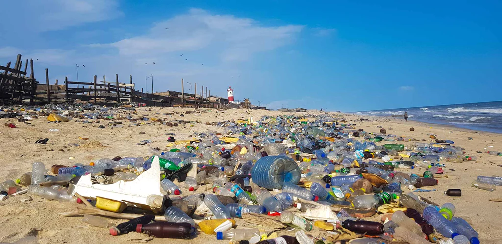 Fishermen in Osu Battle Coastal Pollution: Burying Plastic Waste to Save Livelihoods